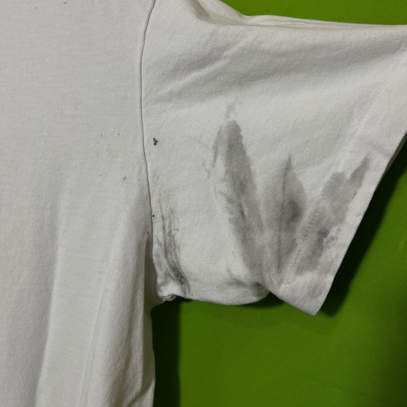 Uniqlo UT KAWS Graphic T-Shirt Mens White Short Sleeve Tee Large - Picture 6 of 6